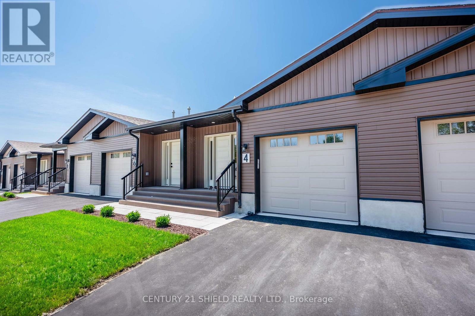 Property Photo: 4 Erindale Lane ON K0C 1P0