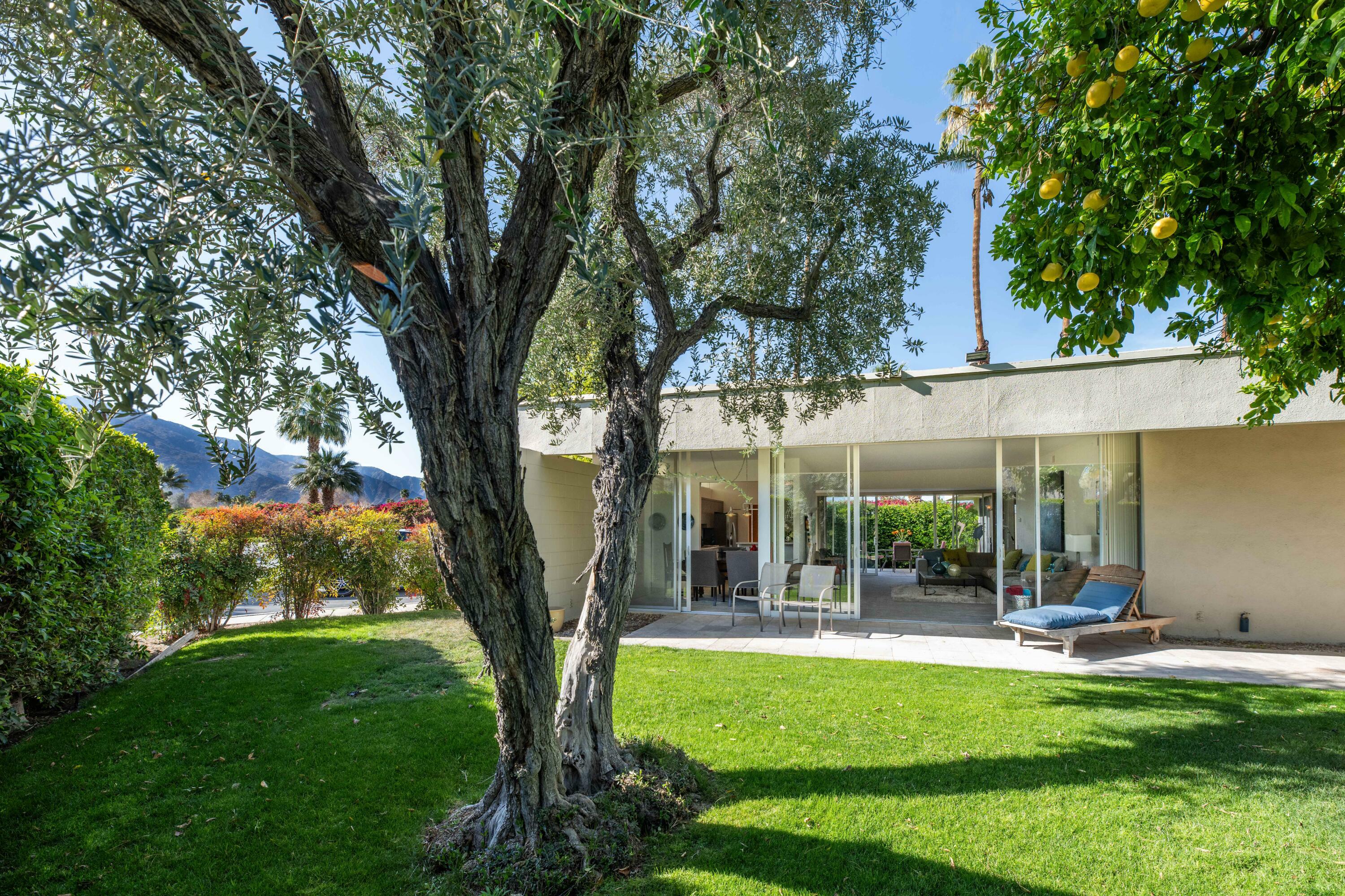 Property Photo: 189 Desert Lakes Drive CA 92264