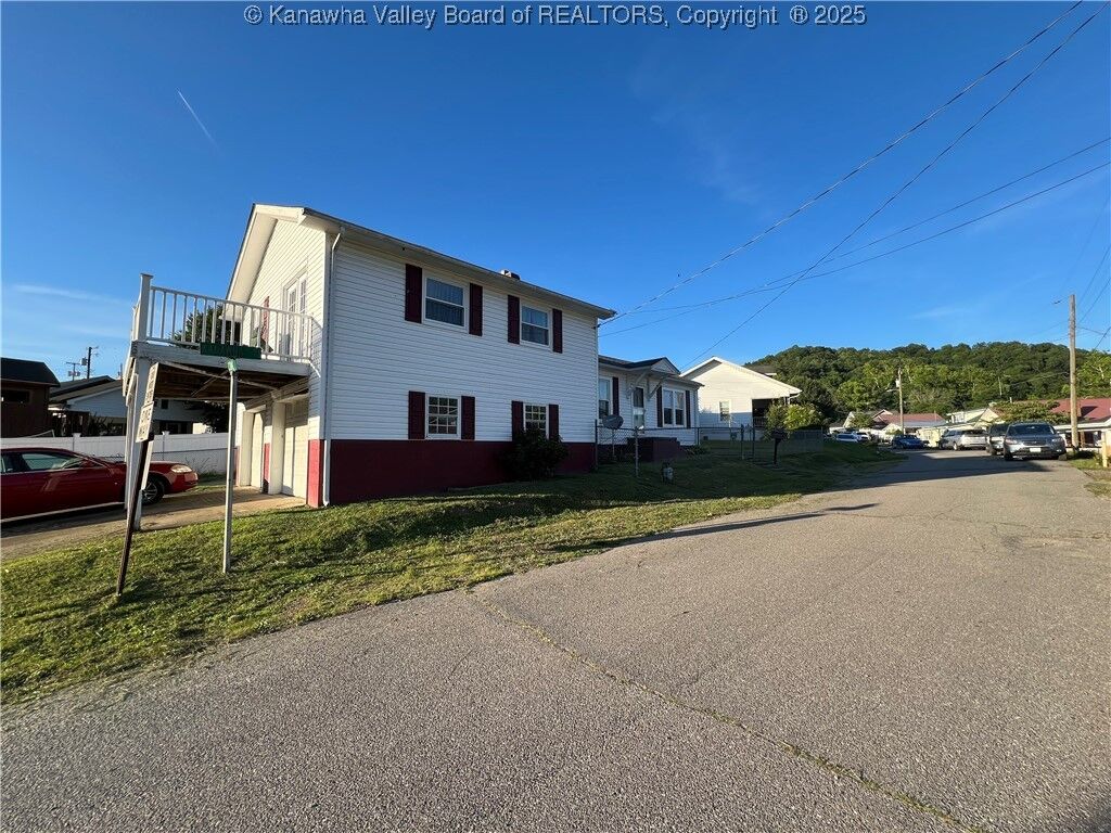 Property Photo: 477 Kanawha Avenue WV 25130