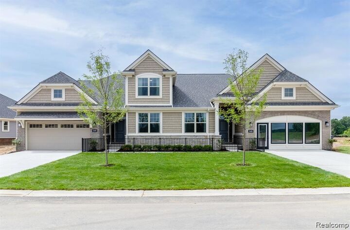 3894 Chatham Place 98  Brighton MI 48114 photo