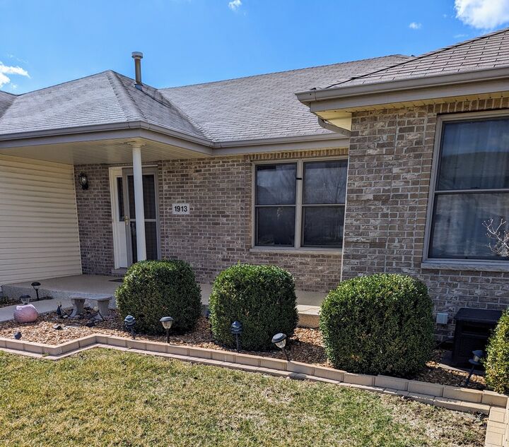 Property Photo:  