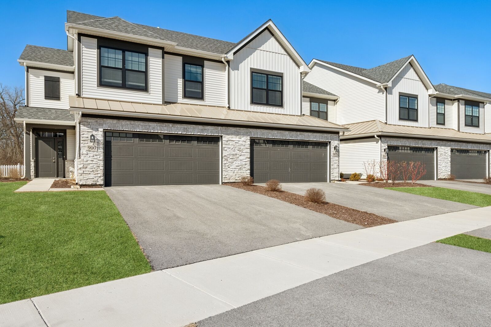 Property Photo:  1006 Bristol Court  IL 60136 