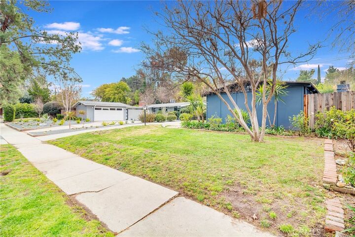 Property Photo:  22912 Calabash Street  CA 91364 