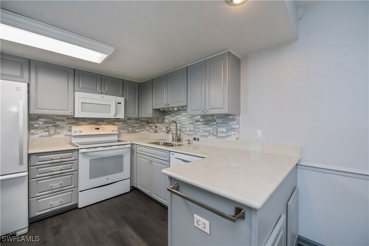 Property Photo:  1051 Forrest Nelson Boulevard D-104  FL 33952 