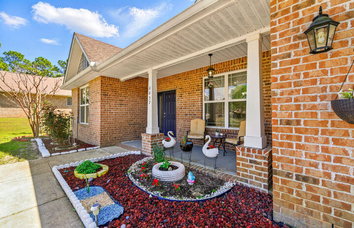 Property Photo: 6657 Leisure Street FL 32566