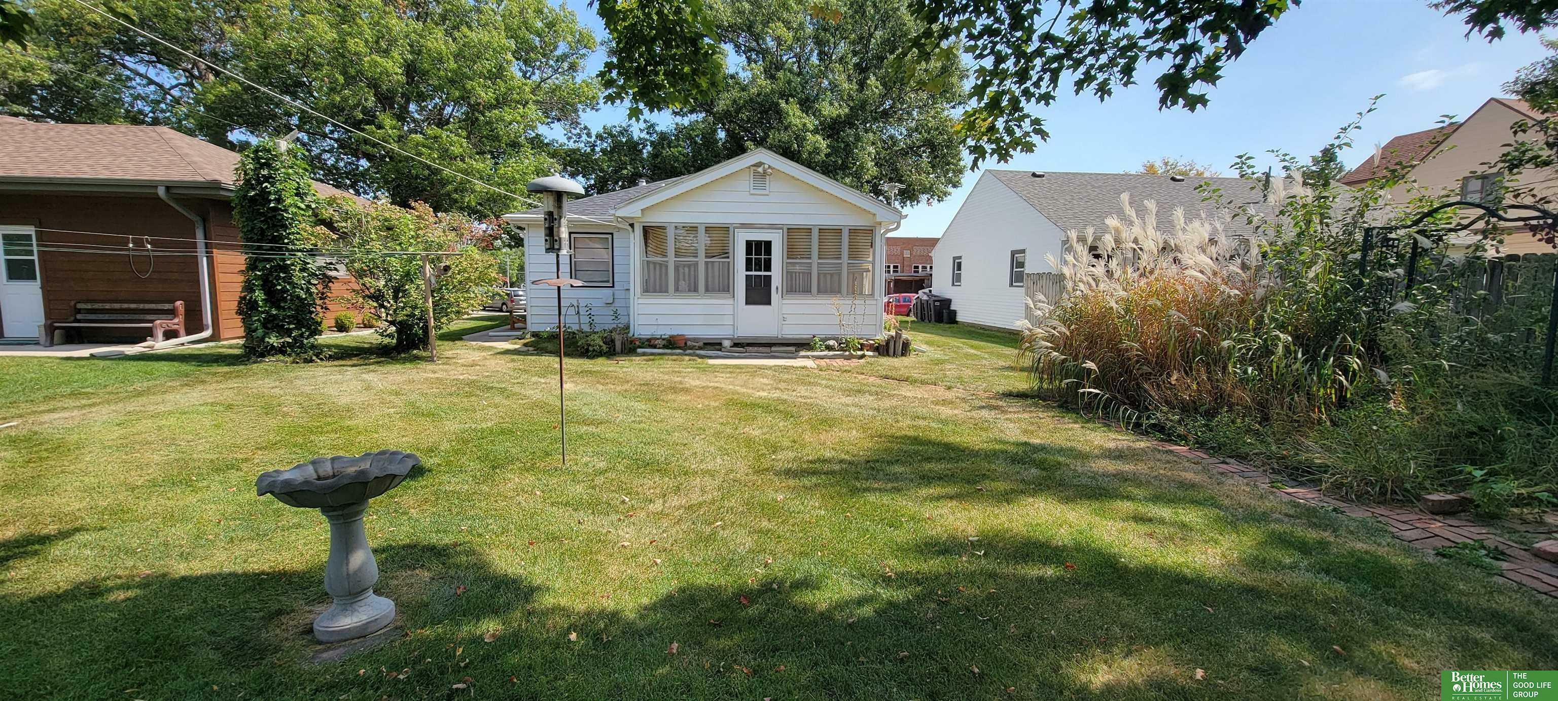 Property Photo: 1315 N East Avenue NE 68467