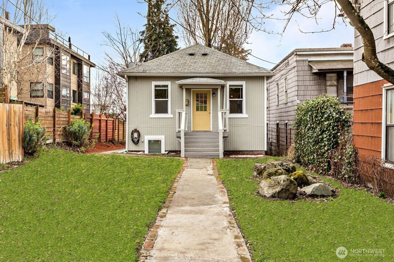 Property Photo: 1521 E Spruce Street WA 98122