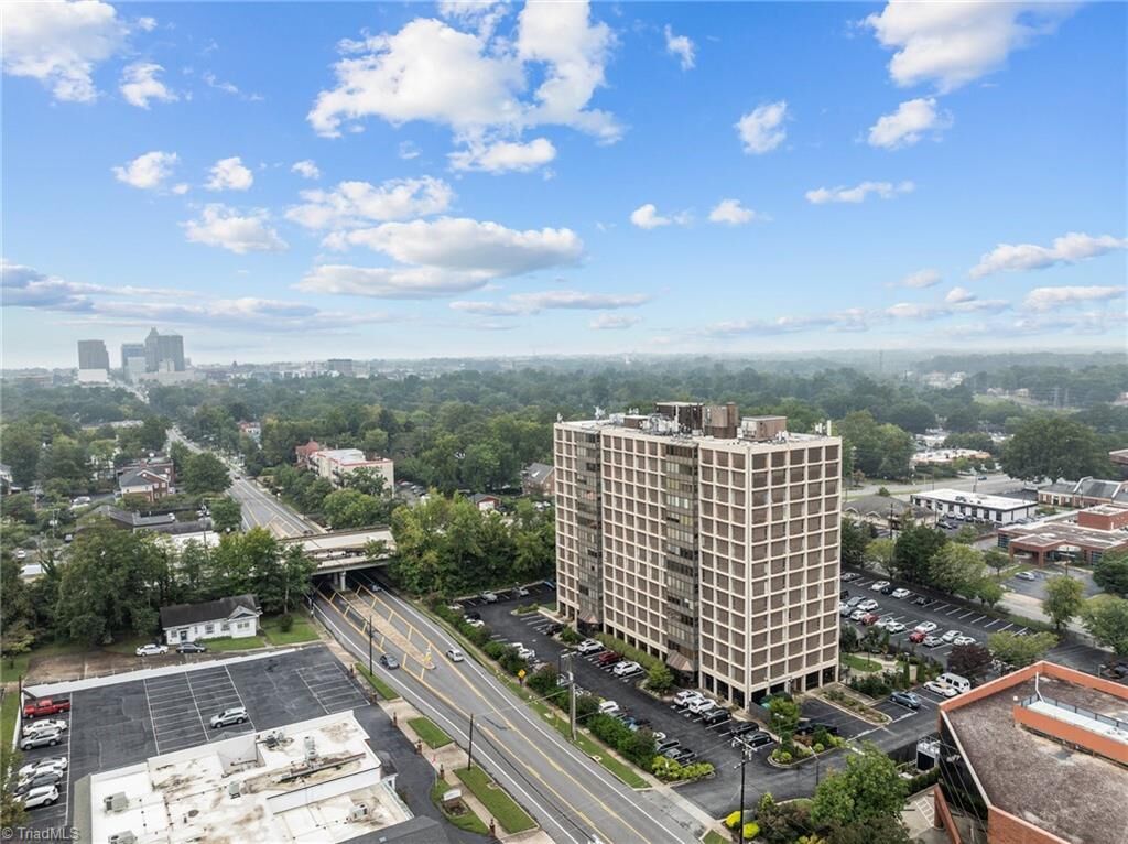 Property Photo: 1101 N Elm Street 906 NC 27401