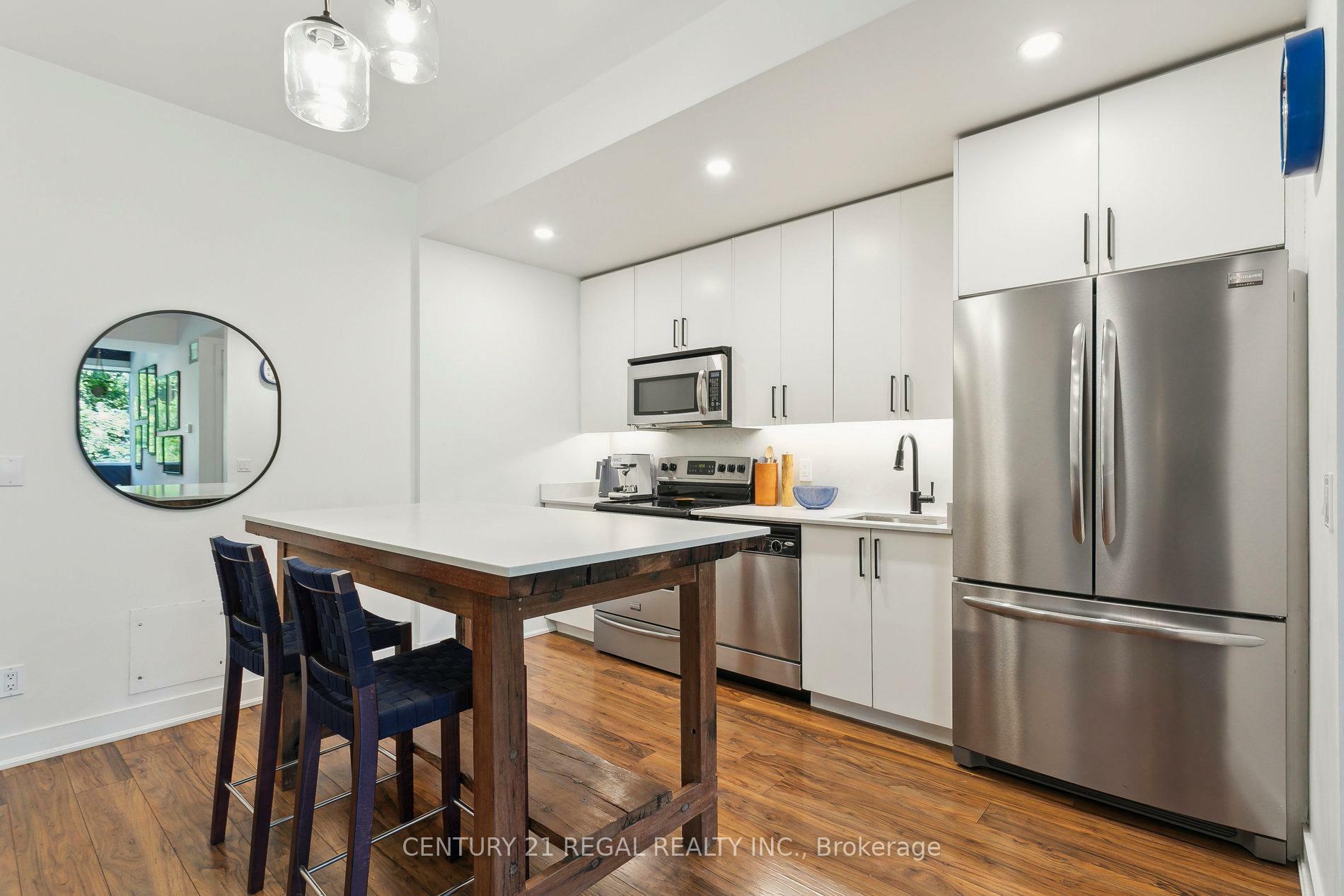 Photo de la propriété: 25 Ritchie Avenue 312 ON M6R 2J6