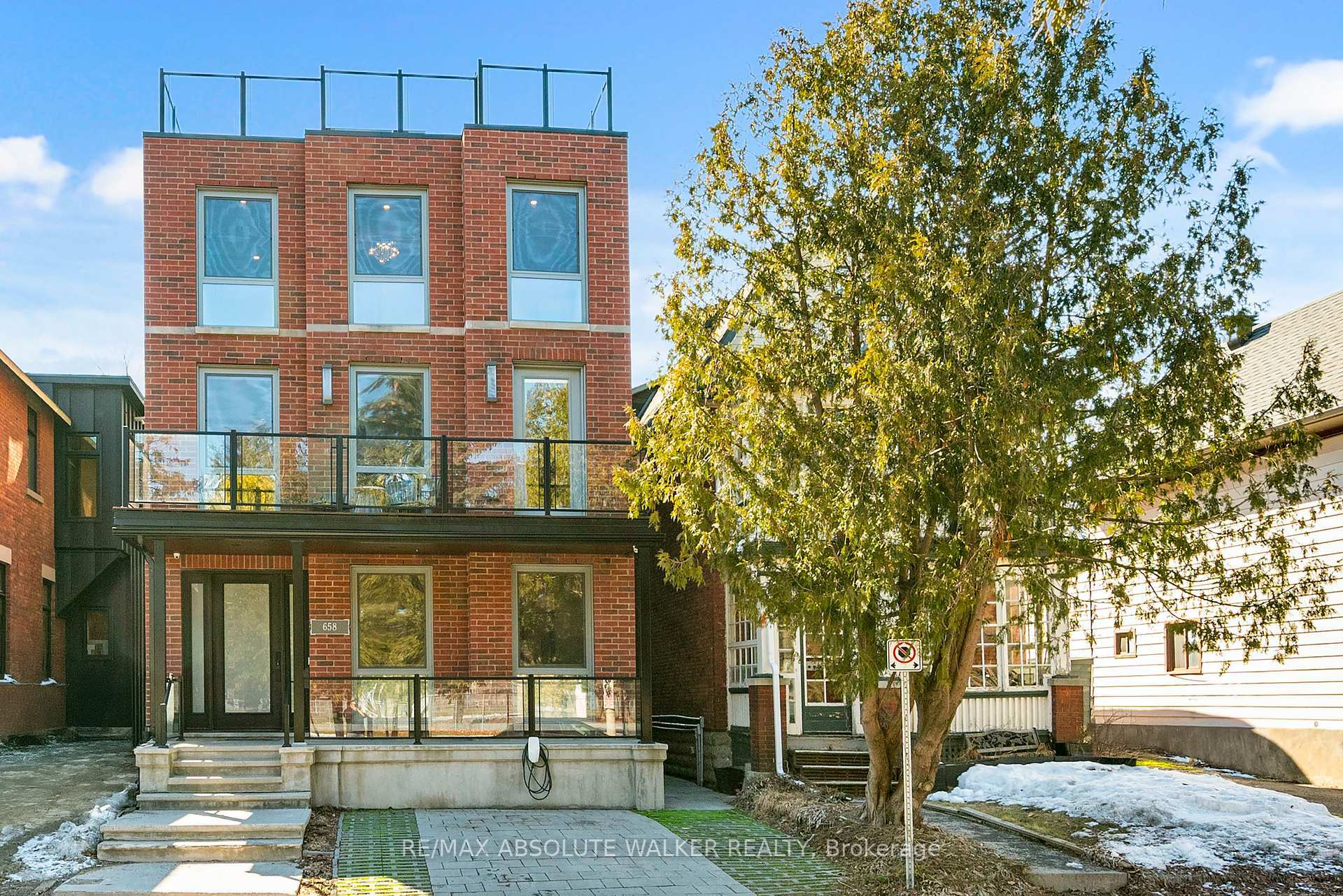 Property Photo: 658 O'Connor Street ON K2P 1B9