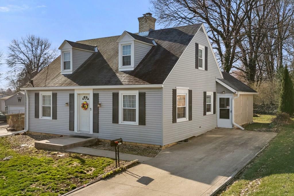 Property Photo: 529 Bank St OH 44805