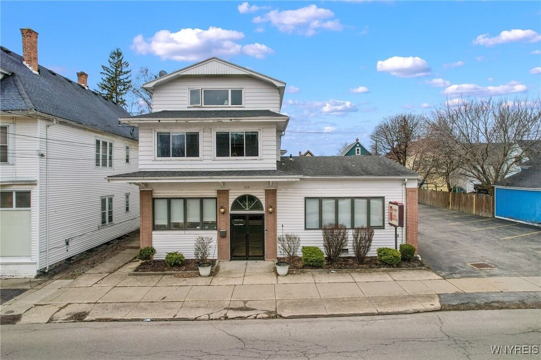 Property Photo:  428 Penora Street  NY 14043 