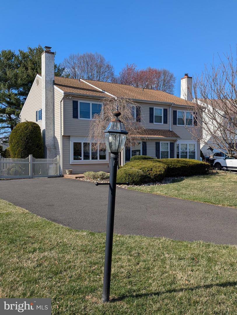 Property Photo: 1 Horseshoe Circle PA 19044