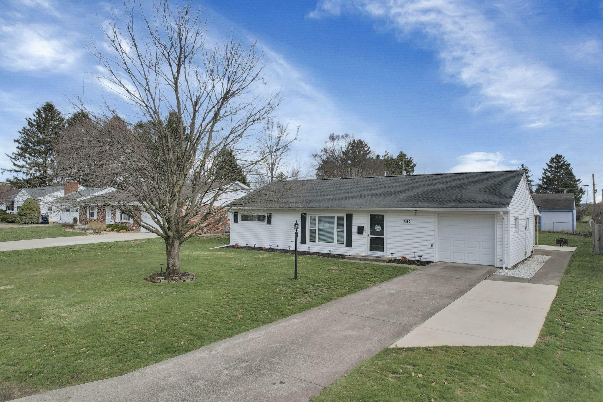 Property Photo: 652 Karen Parkway OH 43055