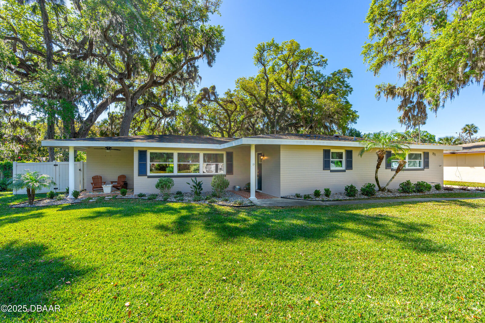 Property Photo: 855 Pineapple Road FL 32119