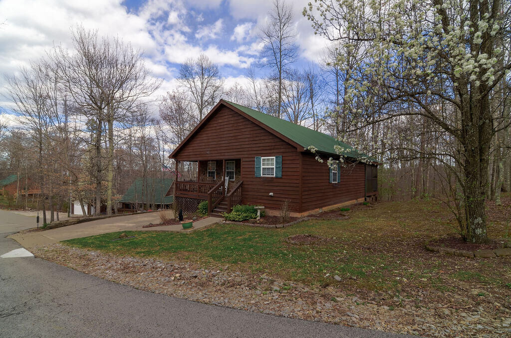 Property Photo:  30 Cottage Dr Drive  KY 42519 