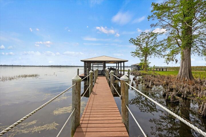 Property Photo: 17648 Live Oak Dr FL 32778