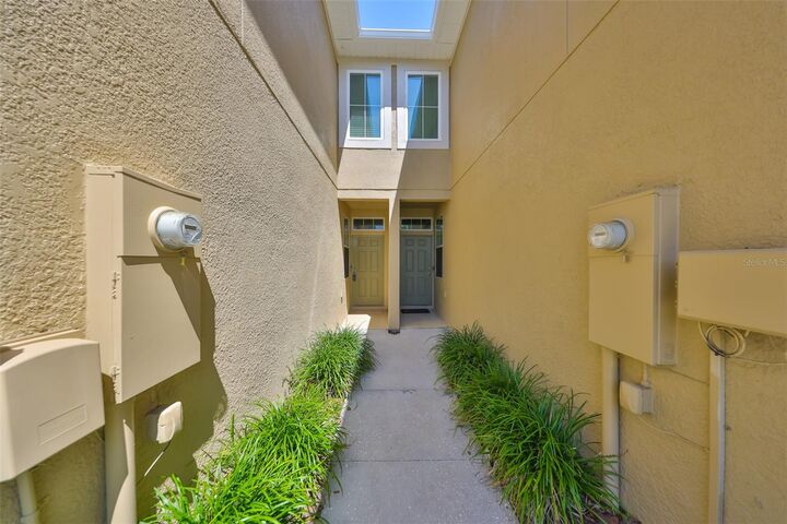 Property Photo:  2138 Broadway View Avenue  FL 33510 