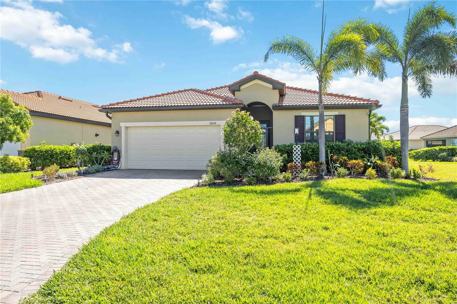 Property Photo: 10008 Carnoustie Place FL 34211