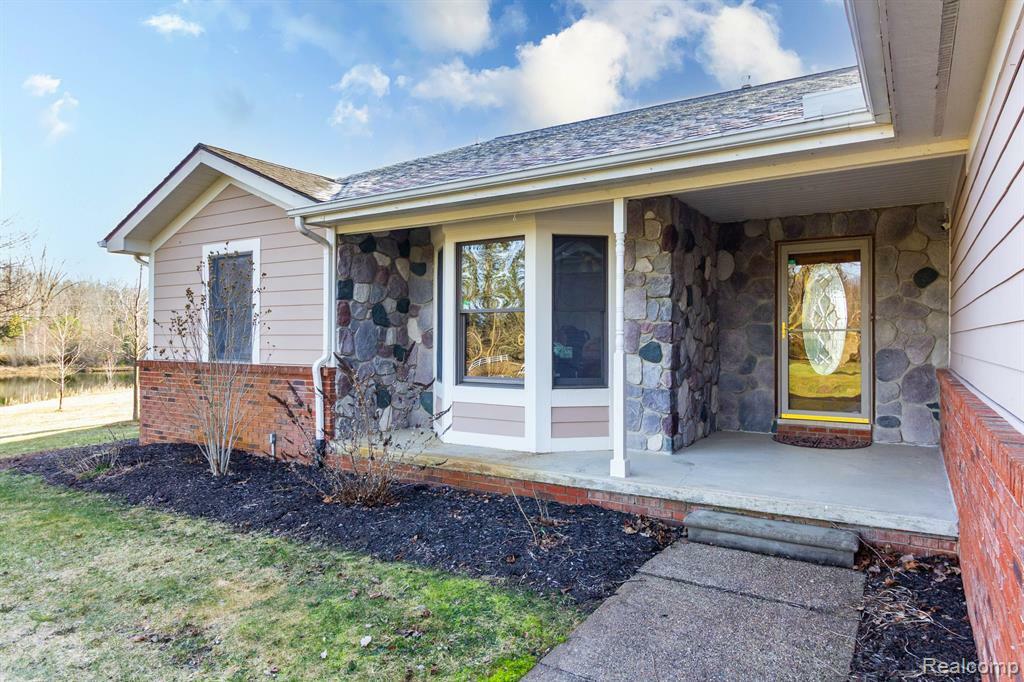Property Photo: 1405 S Sashabaw Road MI 48462 9163