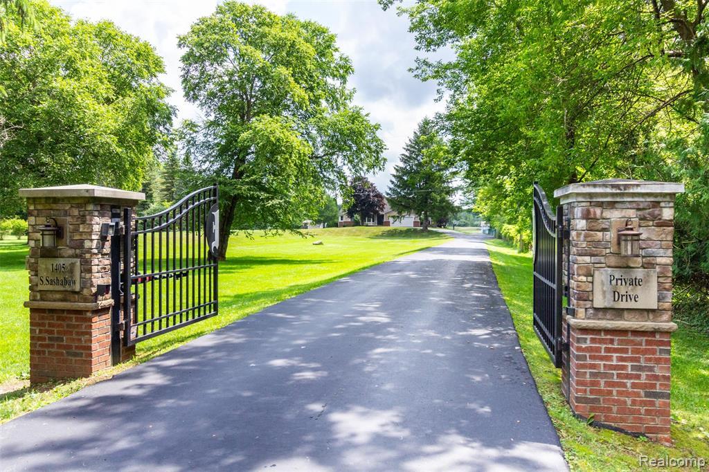 Property Photo:  1405 S Sashabaw Road  MI 48462 9163 