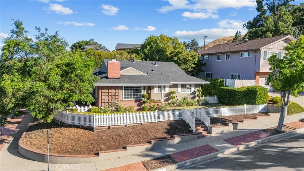 Property Photo:  1702 Viewmont Street  CA 93401 