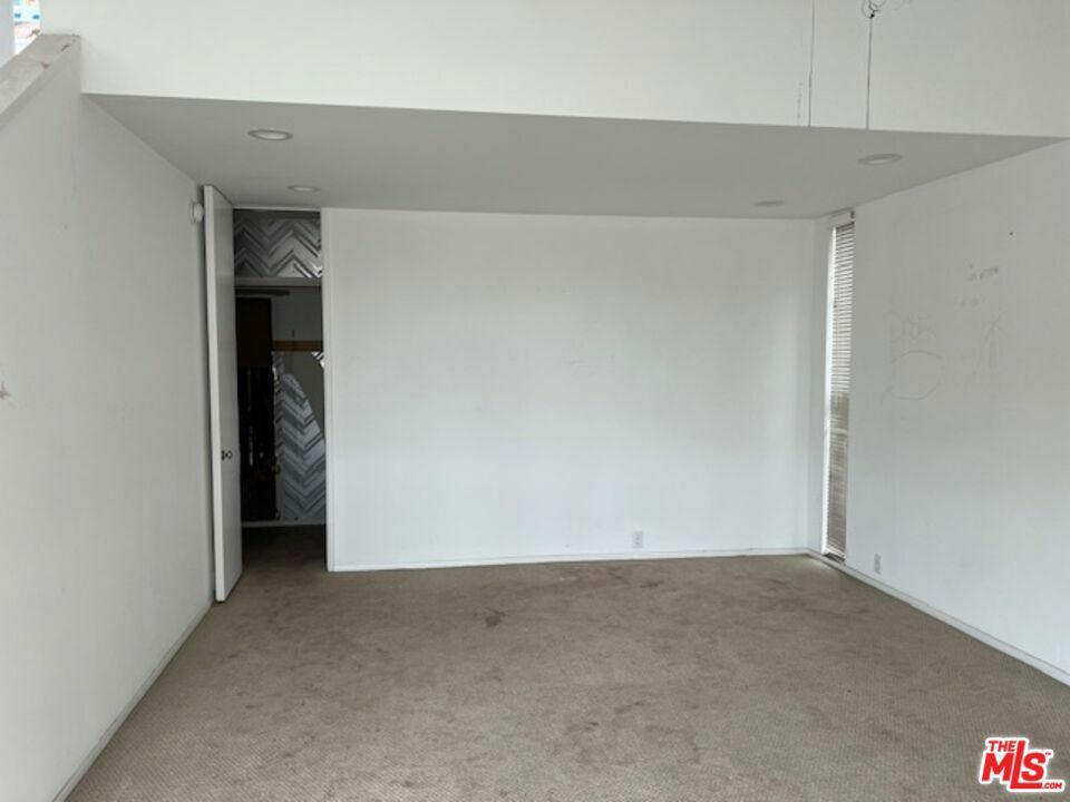 Property Photo:  2411 Ocean Front Walk  CA 90291 