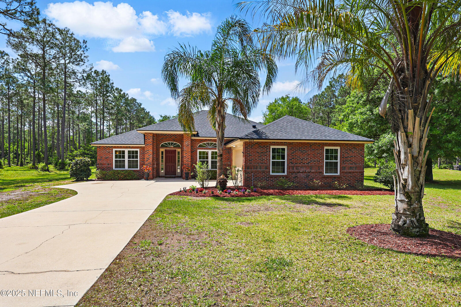 Property Photo: 10016 Kings Crossing Drive FL 32219