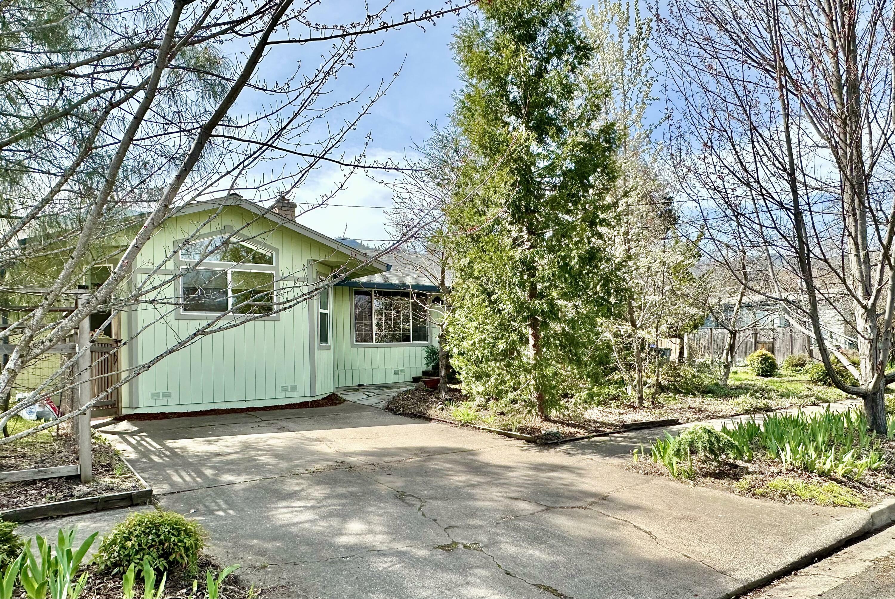 Property Photo:  180 Ohio Street  OR 97520 