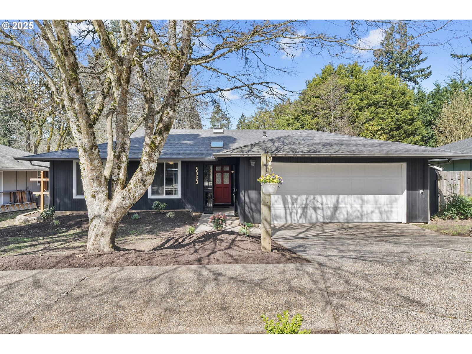 Property Photo: 5033 SW Evelyn St OR 97219