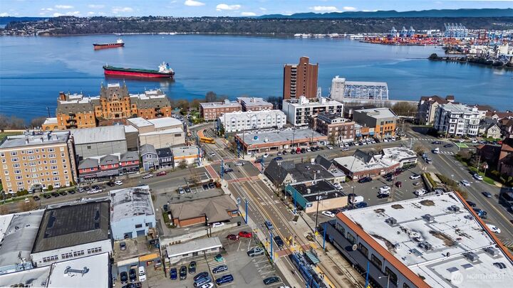 Property Photo:  25 N Broadway 203  WA 98403 