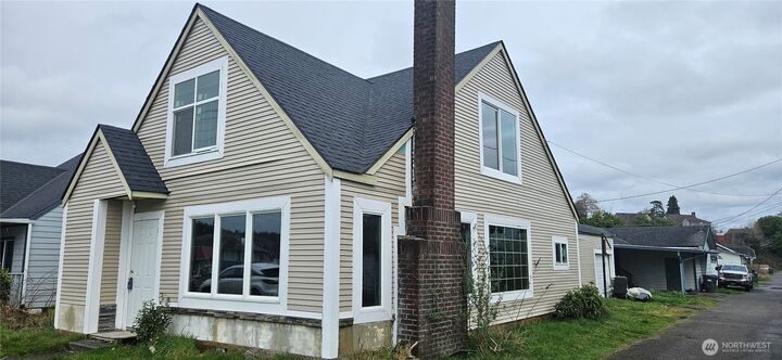 Property Photo:  612 N Alder Street  WA 98520 