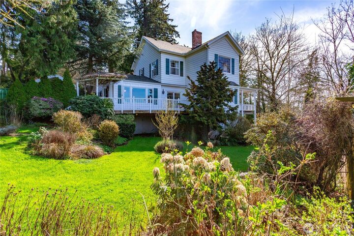 Property Photo: 405 S 7th WA 98274