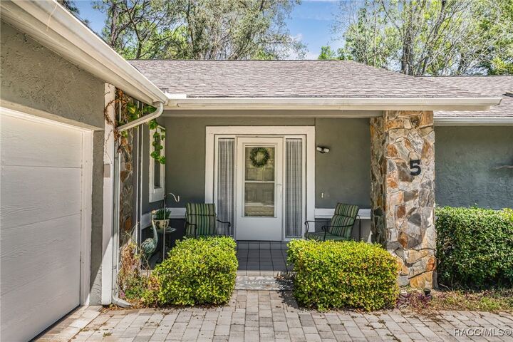 Property Photo: 5 Hawthorne Court FL 34446