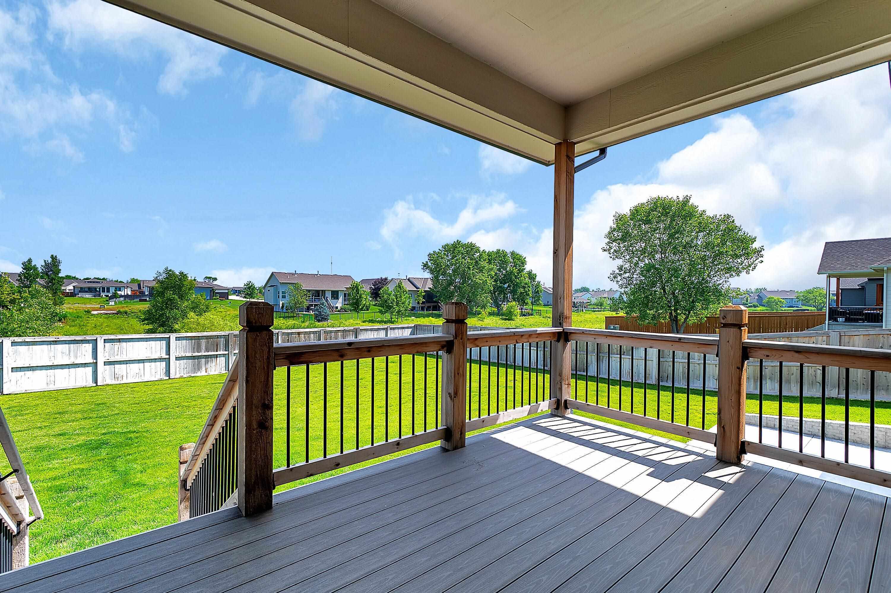 Property Photo: 1226 W Lakeway Ct KS 67002