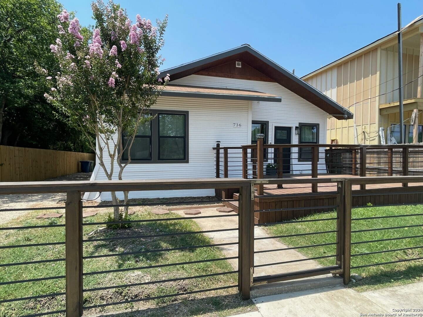 Property Photo: 736 Nevada St TX 78203