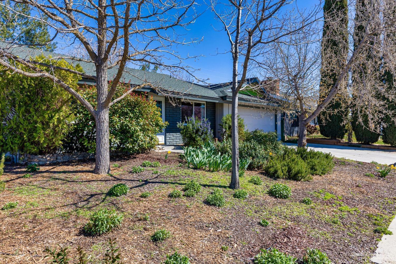 Property Photo: 814 Mill Street CA 93561