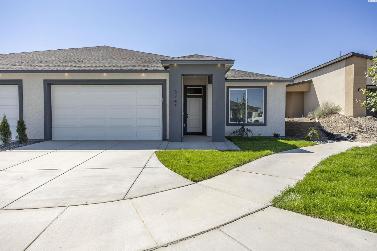 Property Photo: 3741 Nuthatch St WA 99352