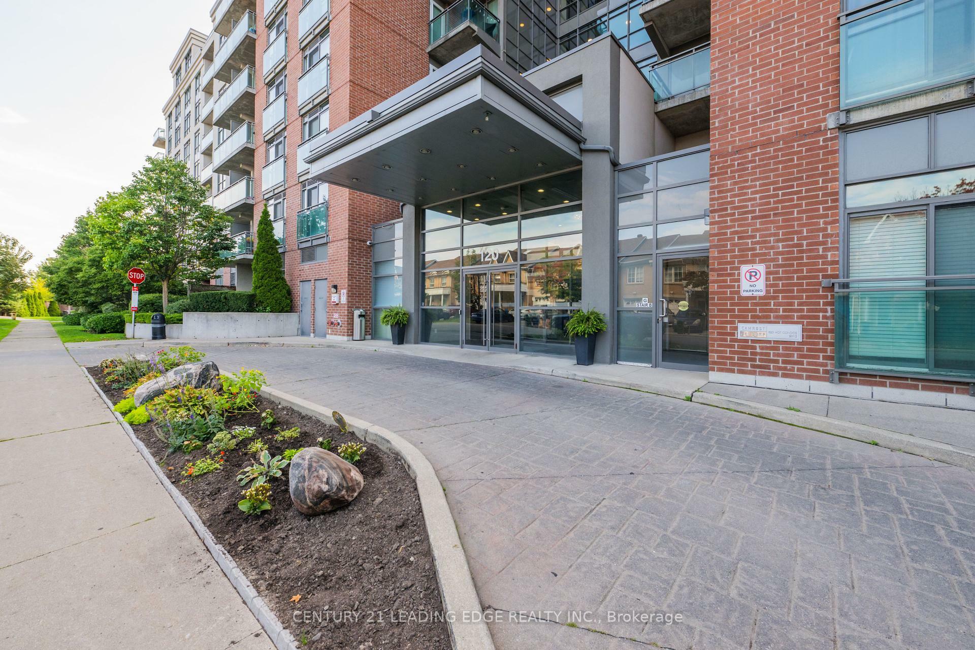 Photo de la propriété: 120 Dallimore Circle 128 ON M3C 4J1