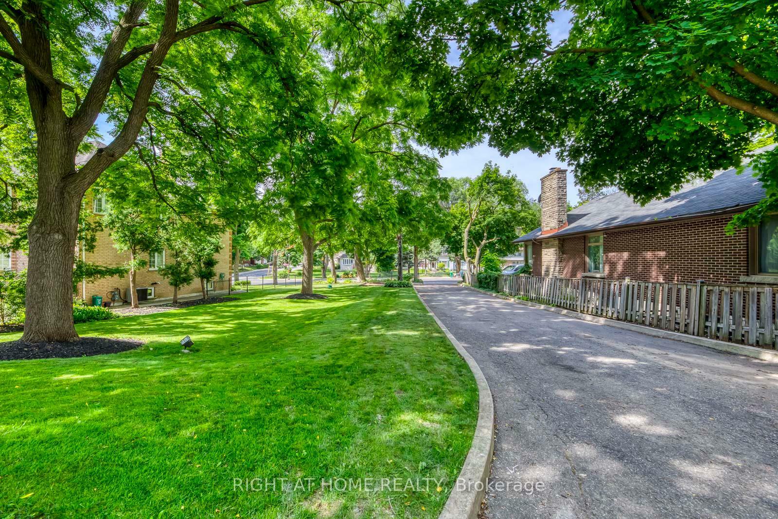 Property Photo: 118 Main Street S ON L6W 2C8