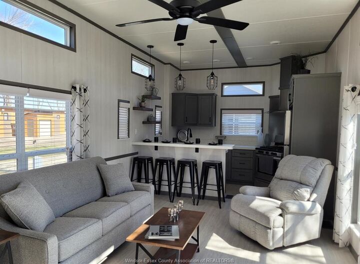 Photo de la propriété:  981 County Rd 2 601  ON N8L 1B4 