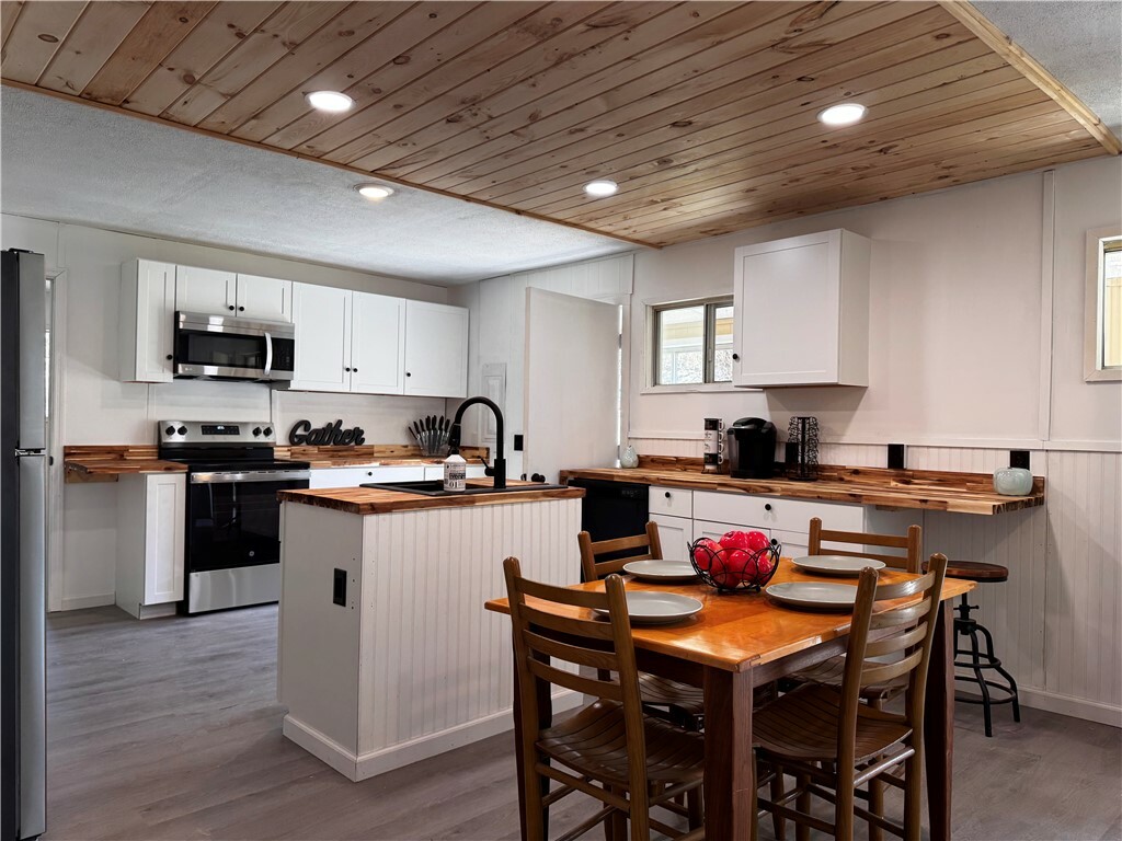 Property Photo: 6944 County Road 37 NY 14560