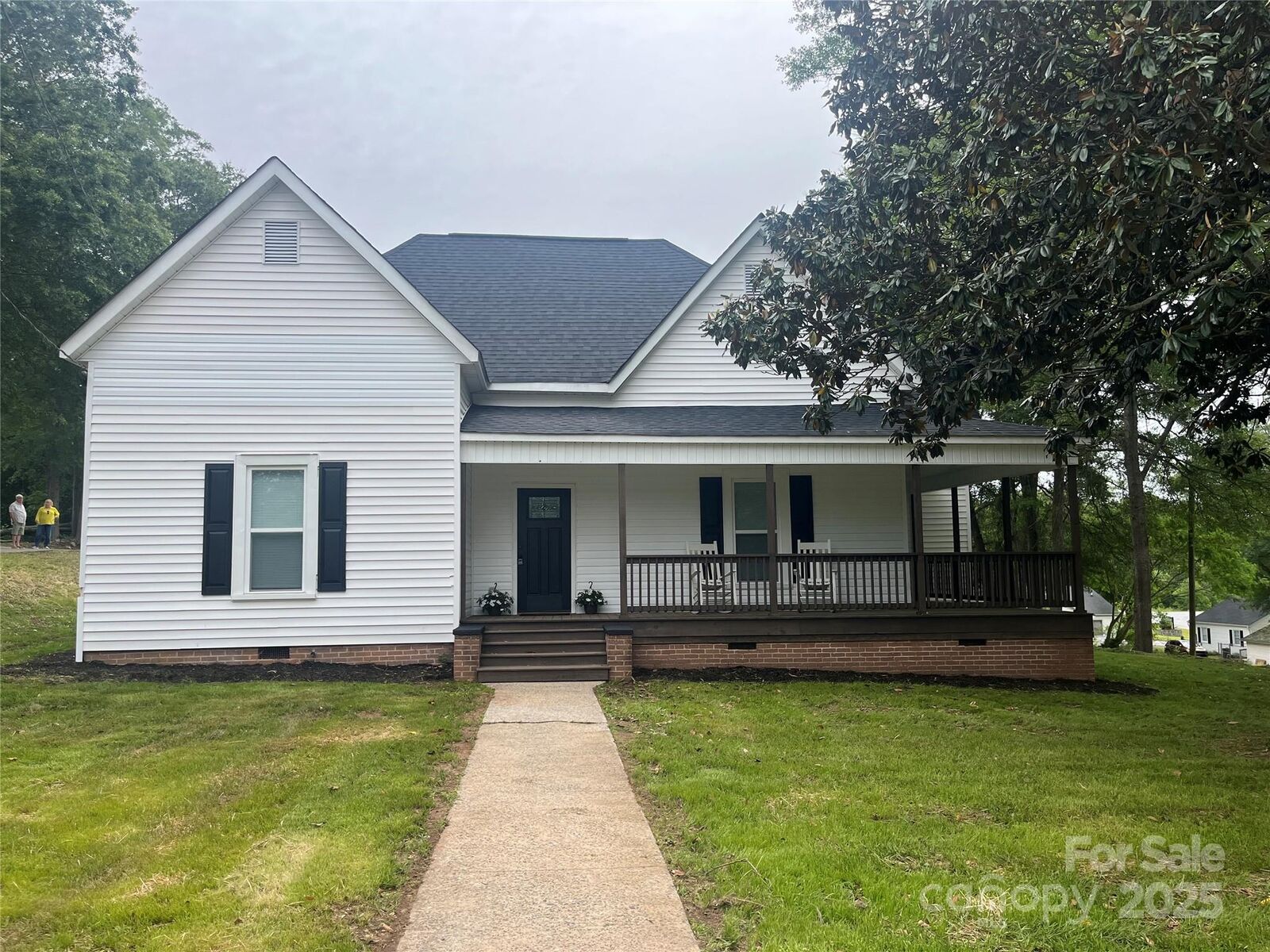 Property Photo:  106 York Street  NC 28114 