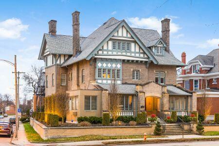 Property Photo: 1349 E Broad Street OH 43205