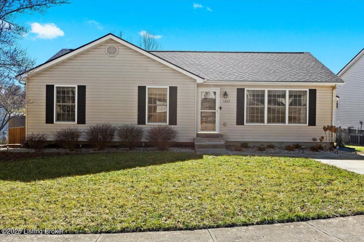 Property Photo: 1227 Cottonwood Ct KY 40067