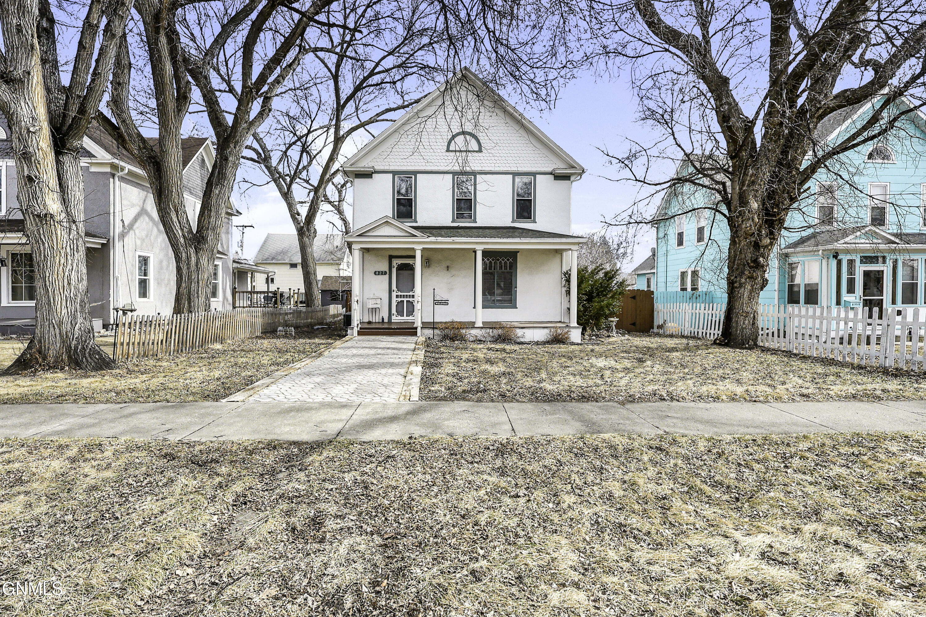 Property Photo: 827 5th Street ND 58501
