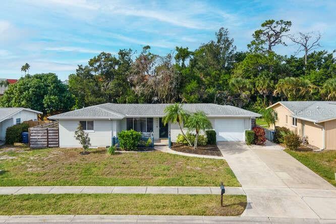 Property Photo: 6442 Colonial Drive FL 34231