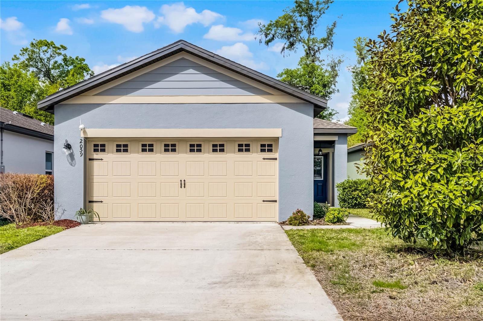 Property Photo: 2059 Cades Cove Way FL 32720