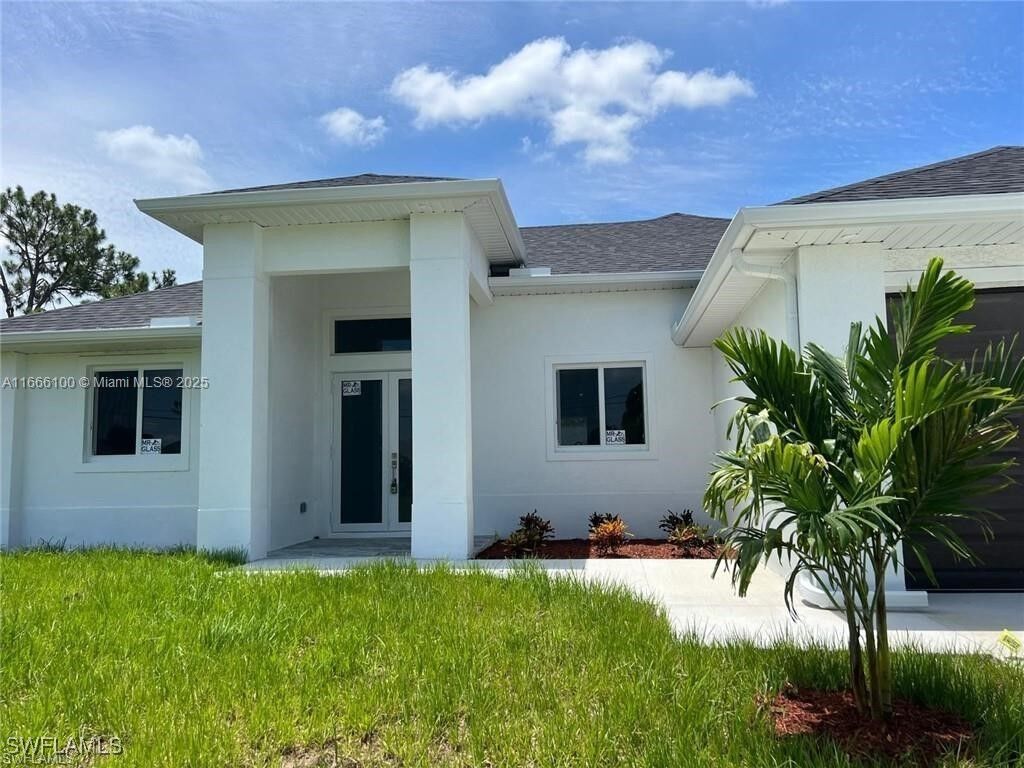 Property Photo: 1716 Grant Avenue FL 33972