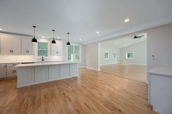 99 Rockingham Road  Londonderry NH 03053 photo